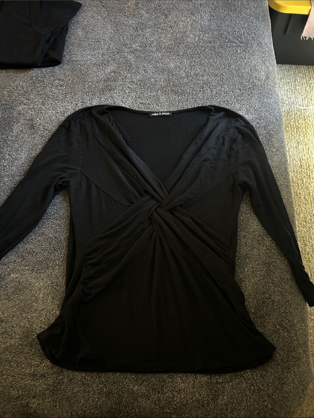 Cable & Gauge Black Twist-Knot V-Neck Long Sleeve Top